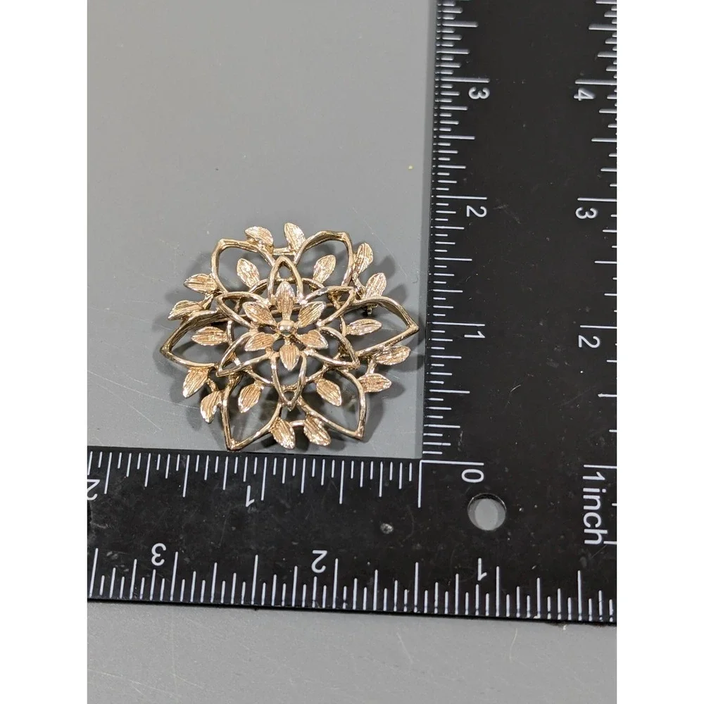 Vintage Sarah Coventry Gold Tone Filigree‎ Flower Brooch Pin Floral Openwork